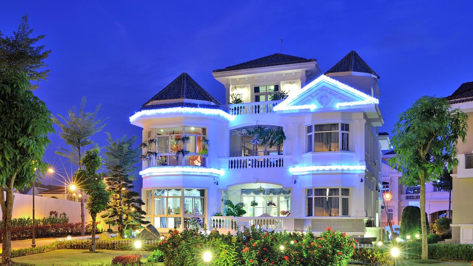 Chateau-Villa-for-rent.jpg